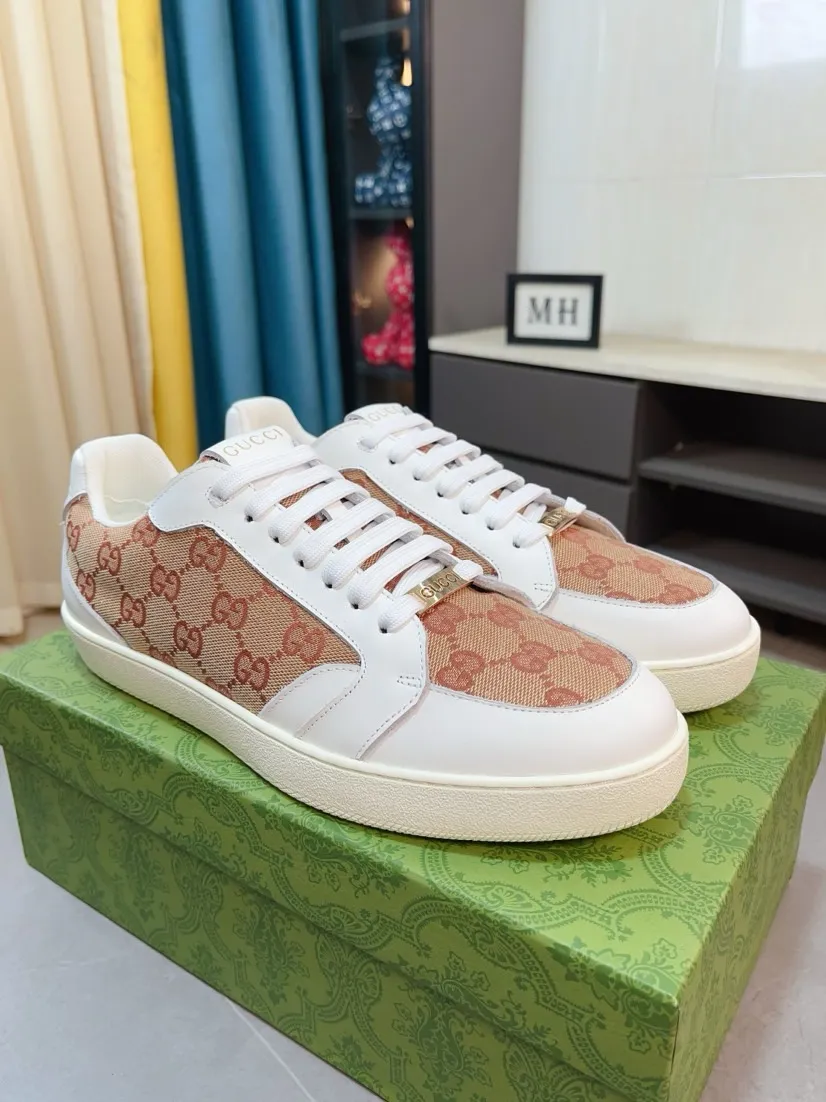 Men's shoes 💰400🌹🌹[GUCCI] Gucci's new lace-up casual men's shoes are on the market first, and the materials and workmanship are superior to all versions on the market. The highest quality shipped first-layer cowhide with imported original perforated materials➕Genuine leather lining, privately molded soft outsole, high foot comfort, imported special materials highlight the brand's unique charm, high-end customization 38-44